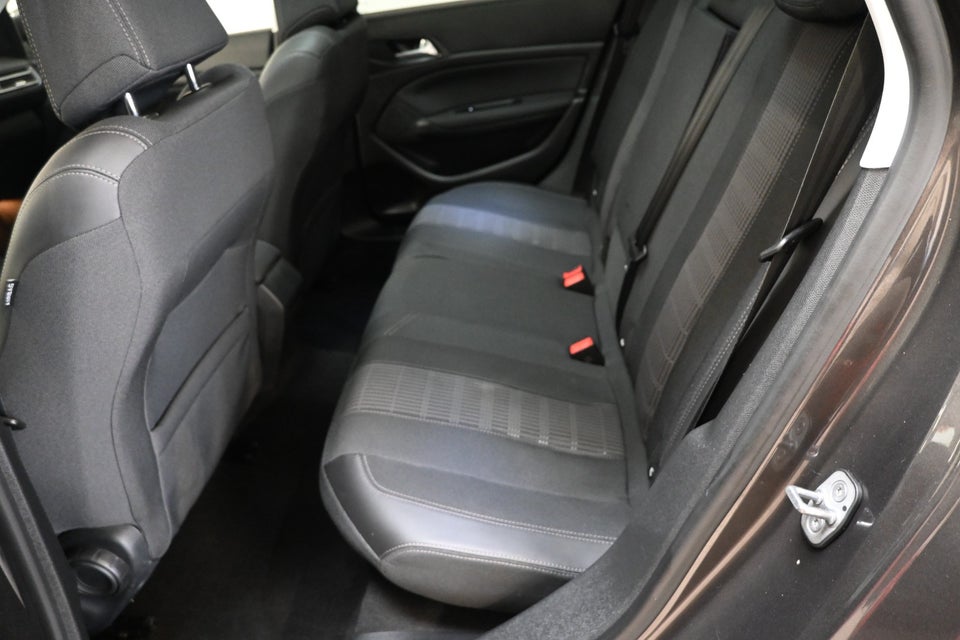 Peugeot 308 1,6 BlueHDi 120 Selection Sky SW 5d