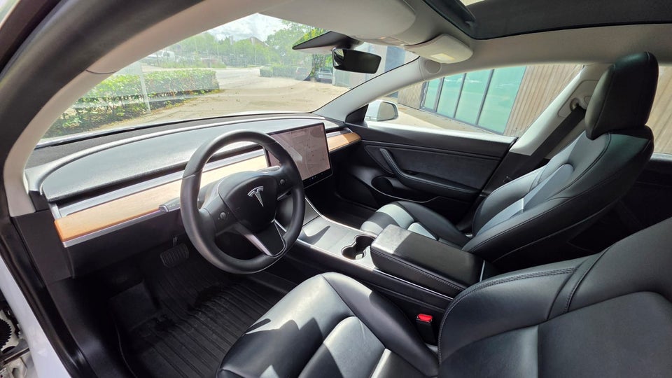 Tesla Model 3 Long Range AWD 4d