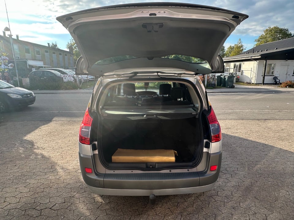 Renault Grand Scenic II 1,6 Authentique Comfort 5d