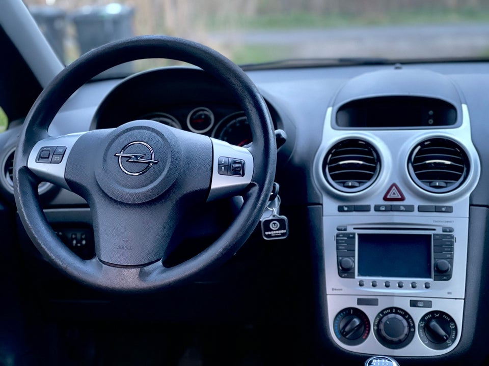 Opel Corsa 1,0 12V Essentia 5d