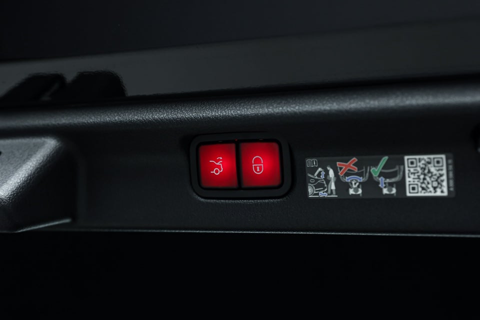 Mercedes EQE300 Electric Art 4d