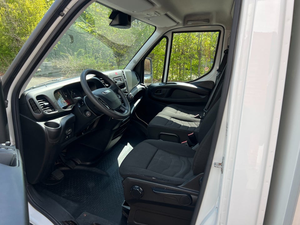 Iveco Daily 2,3 35S13 Alukasse m/lift 2d
