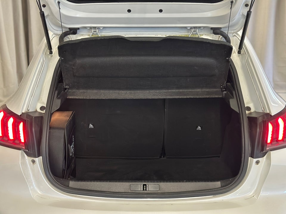 Peugeot e-208 50 GT Sky 5d