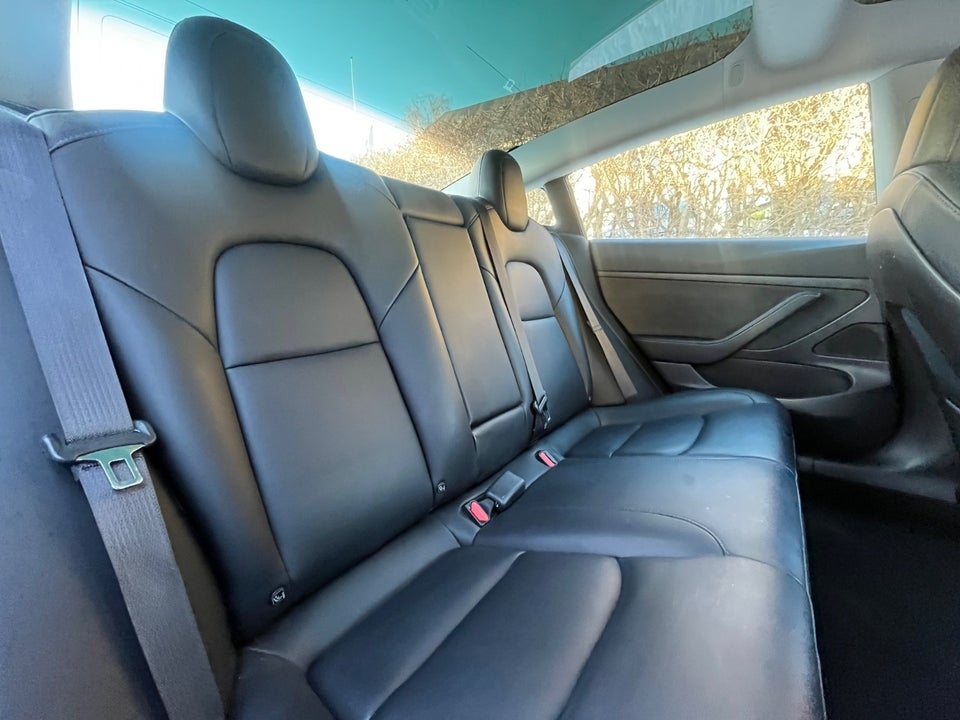 Tesla Model 3 Standard Range+ RWD 4d