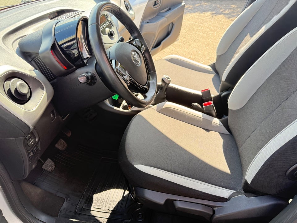 Toyota Aygo 1,0 VVT-i x-play 5d