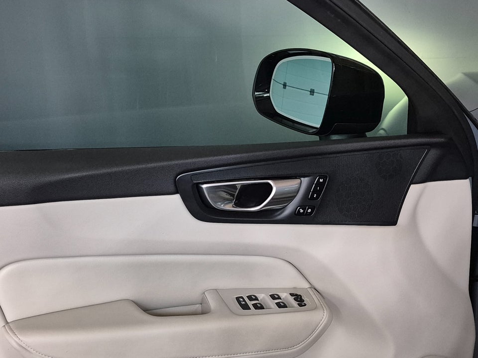 Volvo XC60 2,0 T6 ReCharge Plus Dark aut. AWD 5d