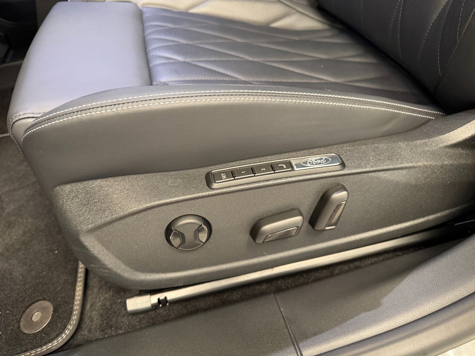 Ford Explorer 82 Premium Extended Range 5d