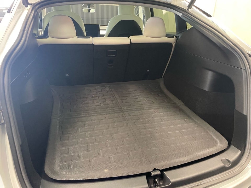 Tesla Model Y Long Range AWD 5d