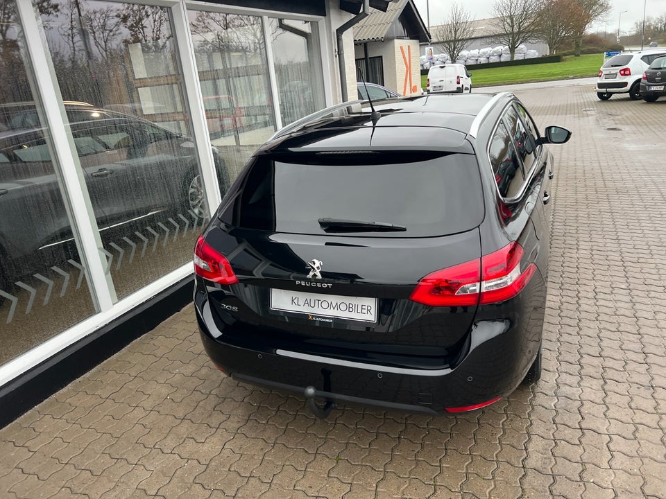 Peugeot 308 1,5 BlueHDi 130 Allure Sky SW 5d