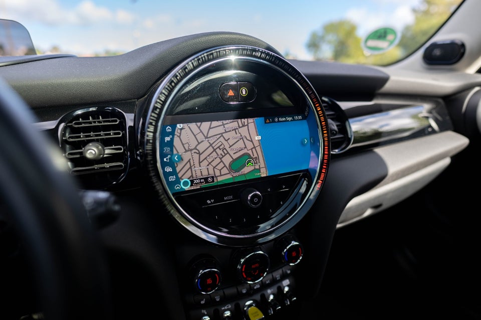 MINI Cooper SE Essential 3d