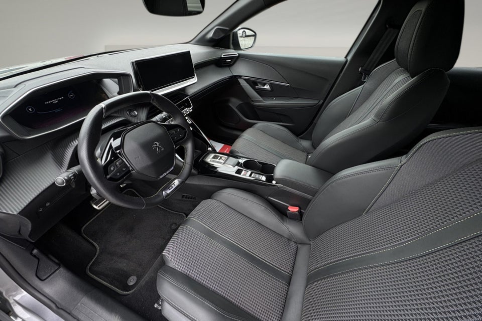 Peugeot e-208 50 GT 5d