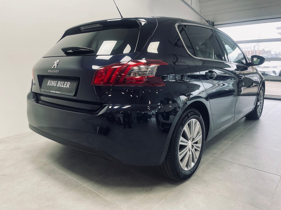 Peugeot 308 1,2 PureTech 130 Allure Sky 5d