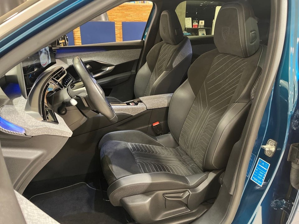 Peugeot e-3008 77 GT Pack 5d