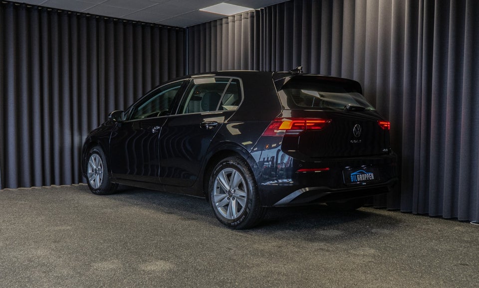 VW Golf VIII 1,5 eTSi 130 Life DSG 5d