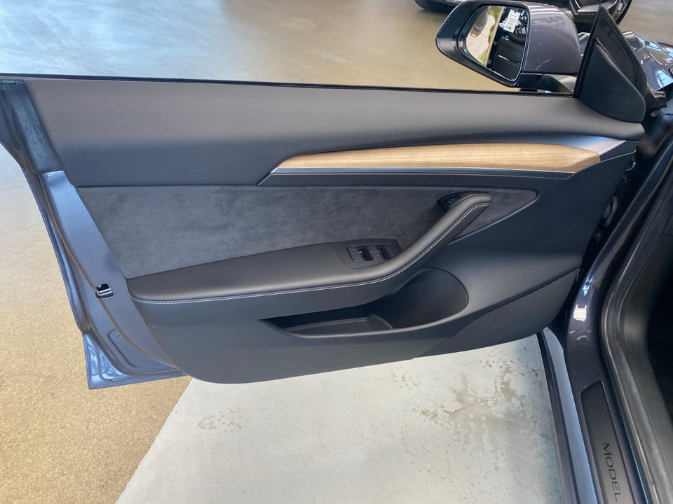 Tesla Model 3 Long Range AWD 4d