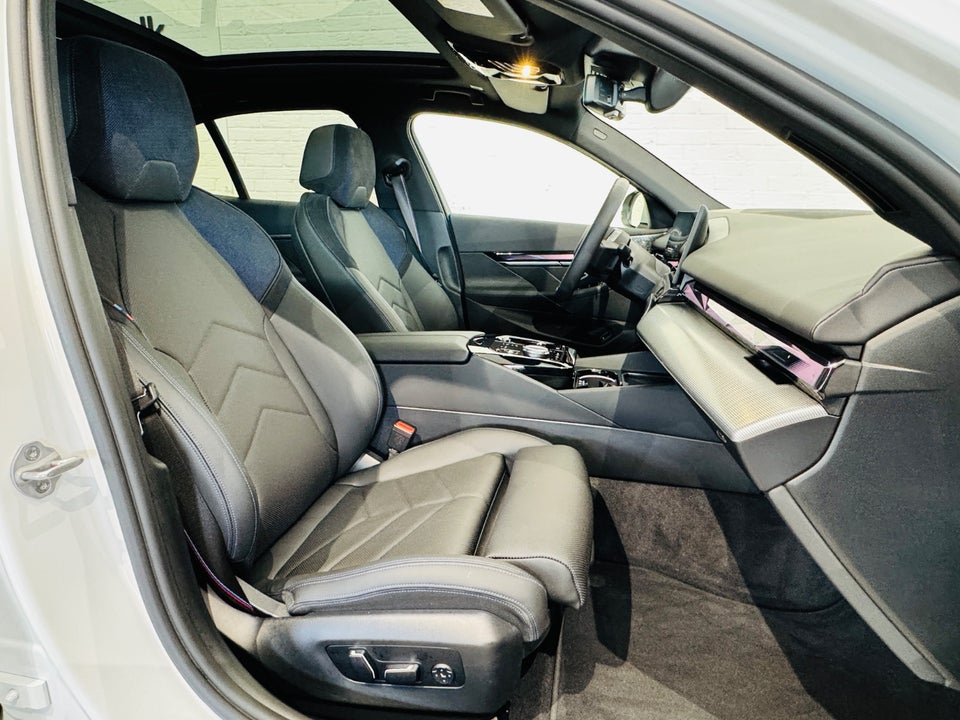 BMW i5 eDrive40 Fully Charged M-Sport 4d