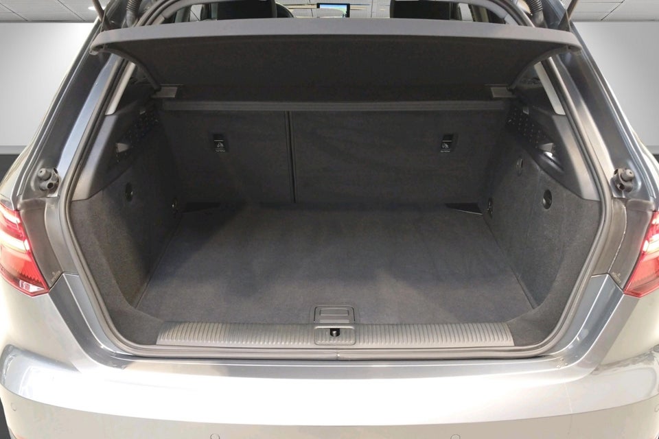 Audi A3 35 TFSi Sport Limited Sportback S-tr. 5d