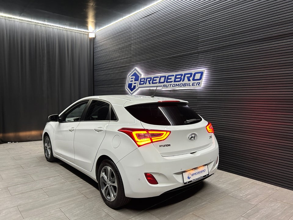 Hyundai i30 1,6 CRDi 110 EM-Edition 5d