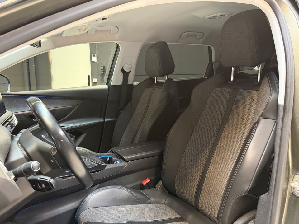Peugeot 5008 1,6 BlueHDi 120 Allure 7prs 5d