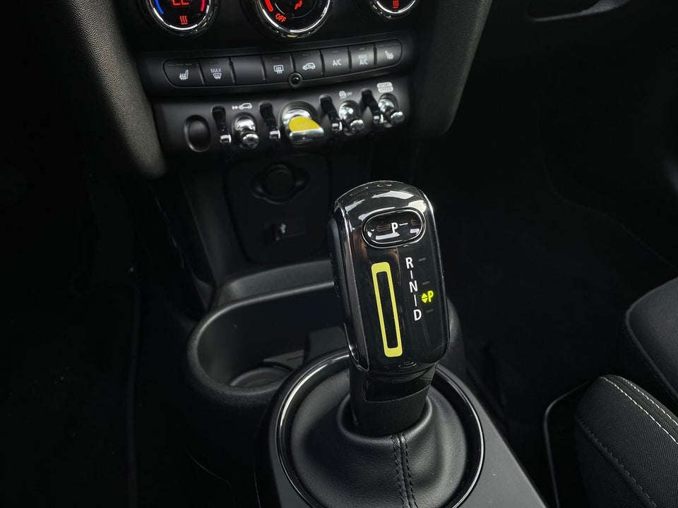 MINI Cooper SE Essential 3d