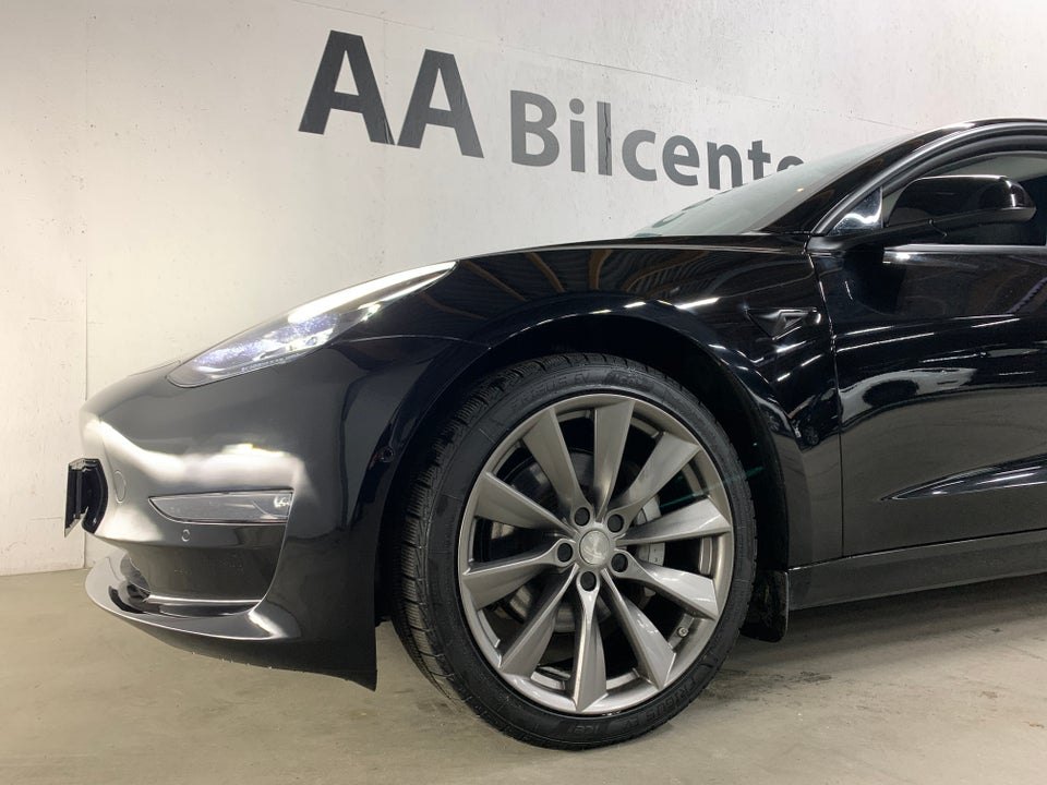 Tesla Model 3 Long Range AWD 4d