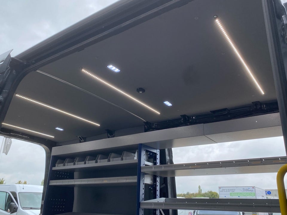 VW Crafter 35 2,0 TDi 177 Kassevogn L3H3 aut.
