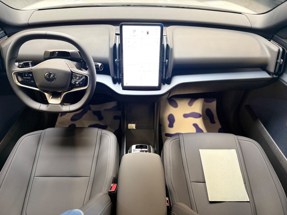 Volvo EX30 Standard Range Plus 5d