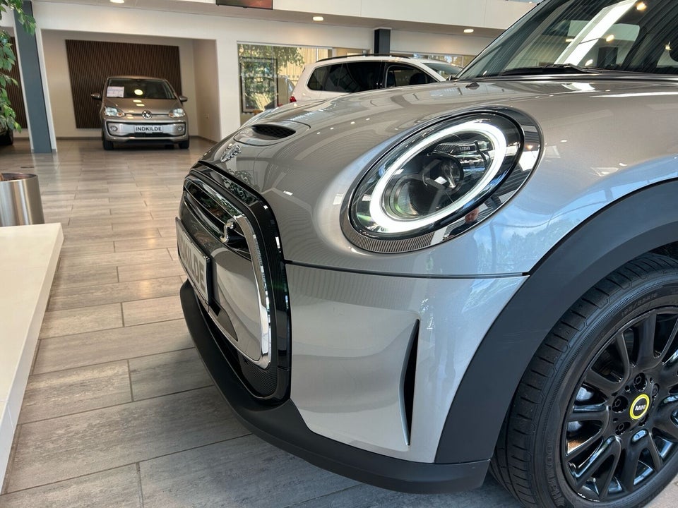 MINI Cooper SE Essential 3d