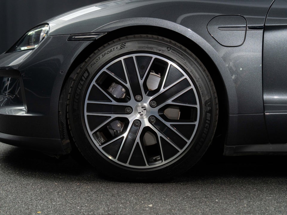 Porsche Taycan Performance+ 4d