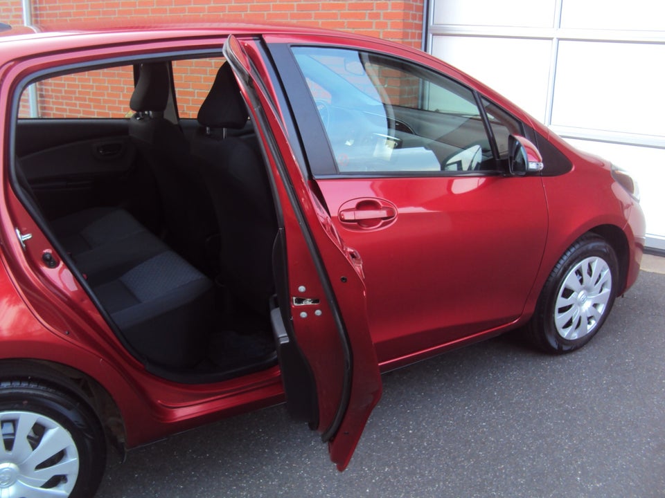Toyota Yaris 1,0 VVT-i T2 5d