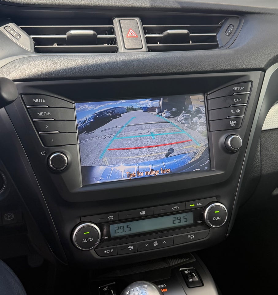 Toyota Avensis 1,8 VVT-i T2 Executive Touring Sports 5d