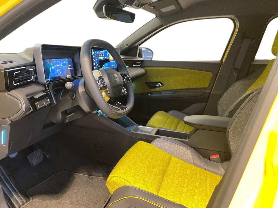 Renault 5 E-Tech 52 Iconic 5d