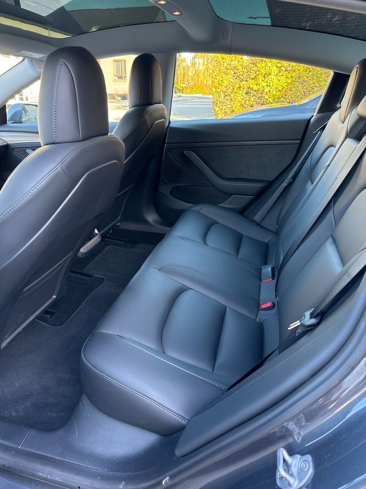 Tesla Model 3 RWD 4d