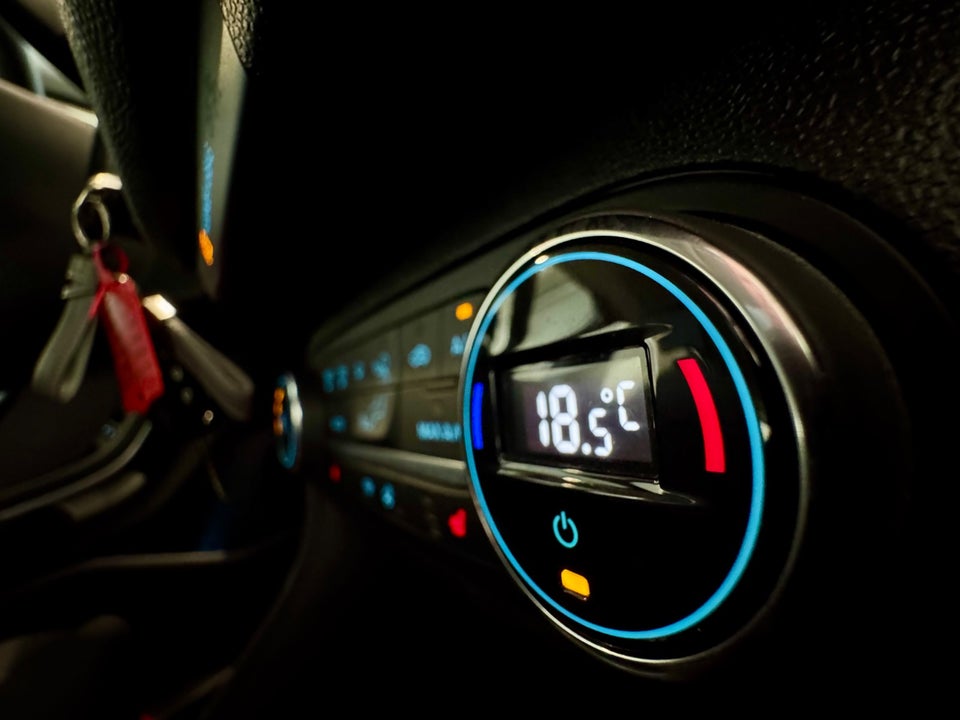 Ford Fiesta 1,0 EcoBoost mHEV Titanium X 5d