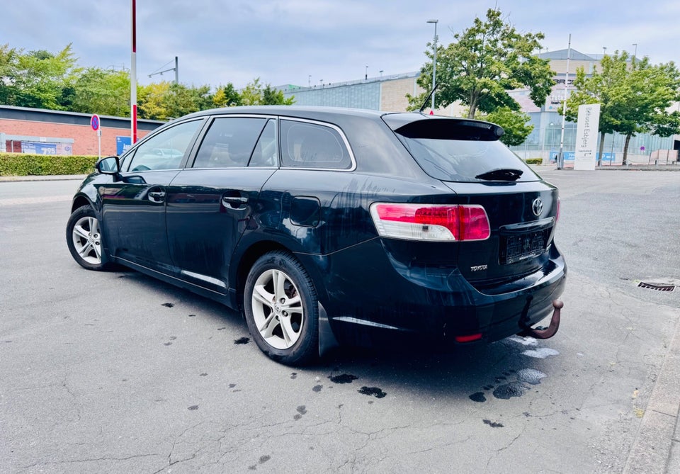 Toyota Avensis 2,0 D-4D T1 stc. 5d