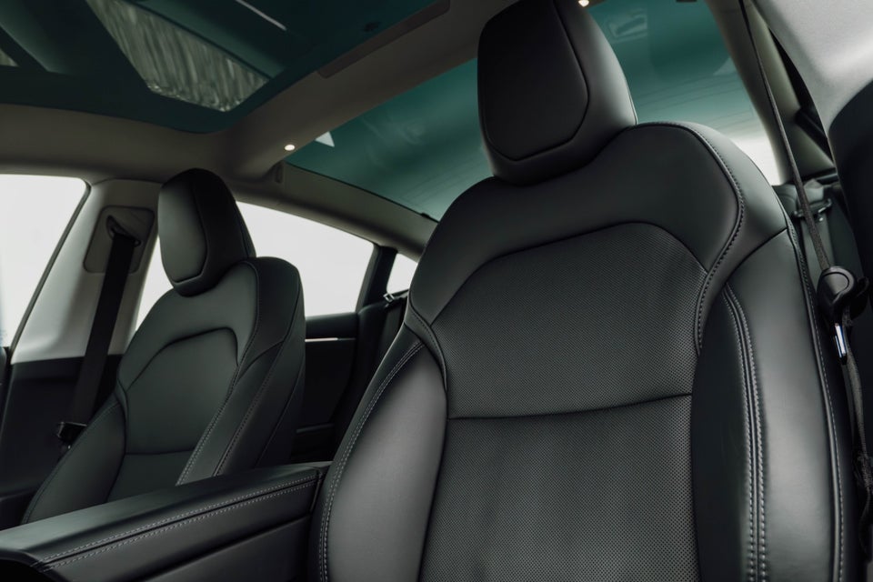 Tesla Model 3 RWD 4d