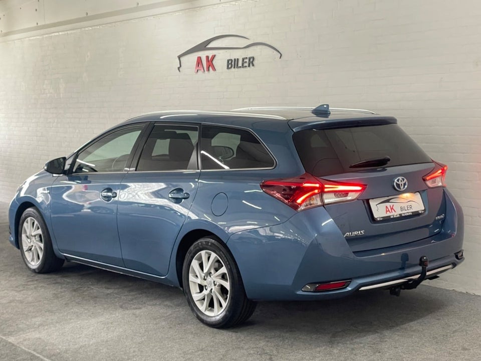 Toyota Auris 1,8 Hybrid H2 Comfort Touring Sports CVT 5d