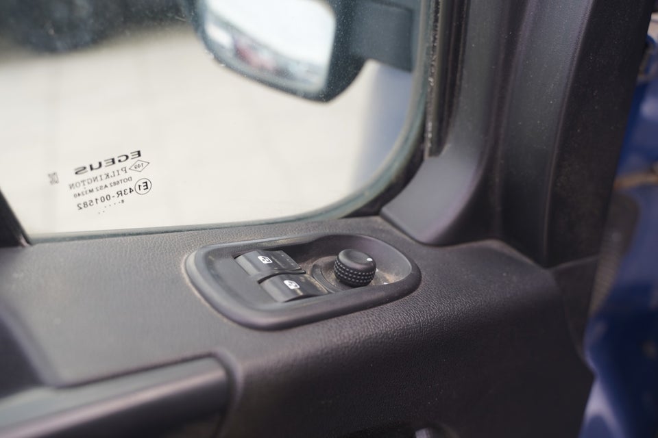 Renault Master III T33 2,3 dCi 130 L2H2 Kassevogn