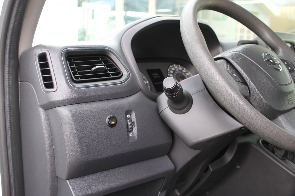 Nissan NV400 2,3 dCi 150 L2H2 Kassevogn