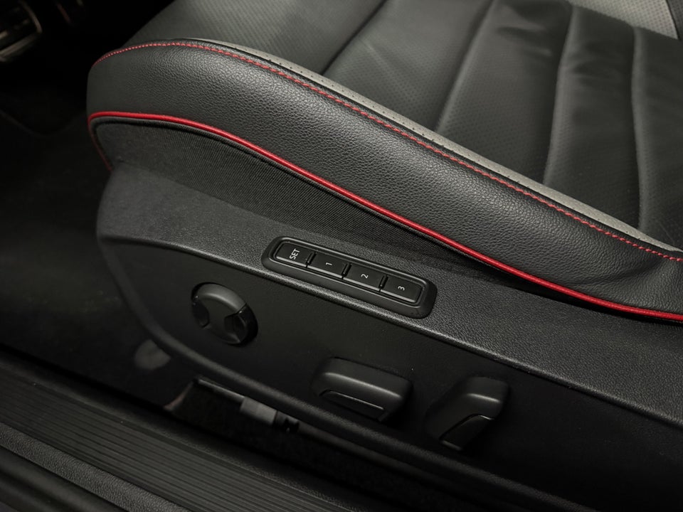 VW Golf VIII 2,0 GTi DSG 5d