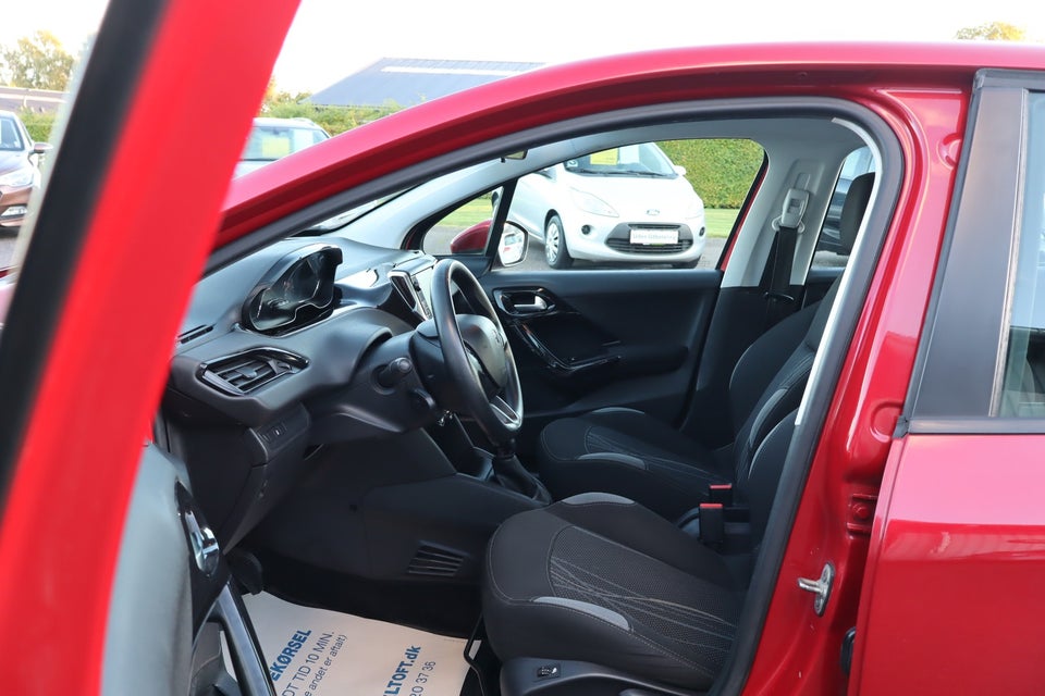 Peugeot 208 1,2 VTi 82 Allure 5d
