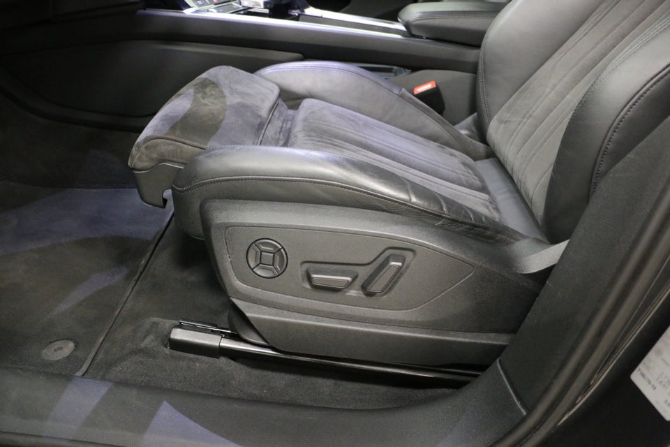 Audi e-tron 55 quattro 5d