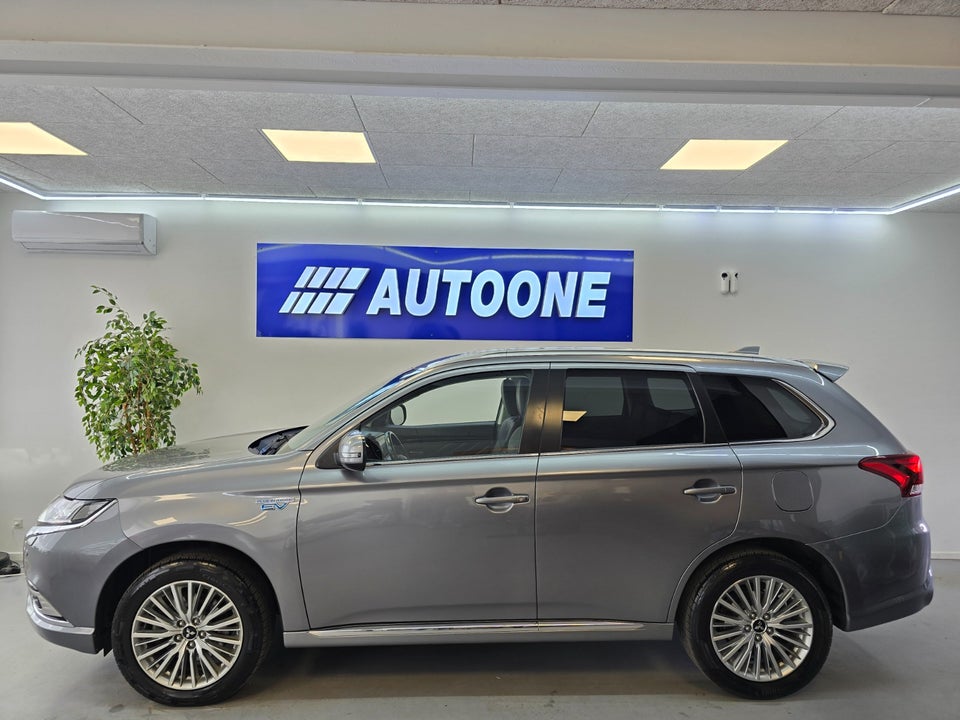 Mitsubishi Outlander 2,4 PHEV Intro Edition CVT 4WD 5d