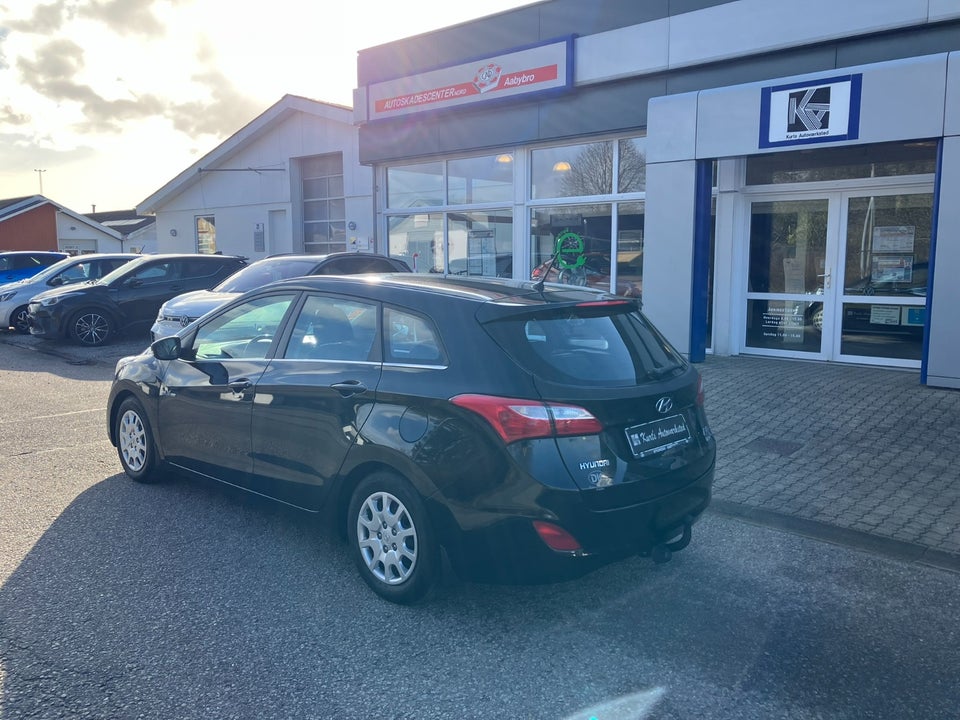 Hyundai i30 1,6 CRDi 110 Comfort CW Eco 5d