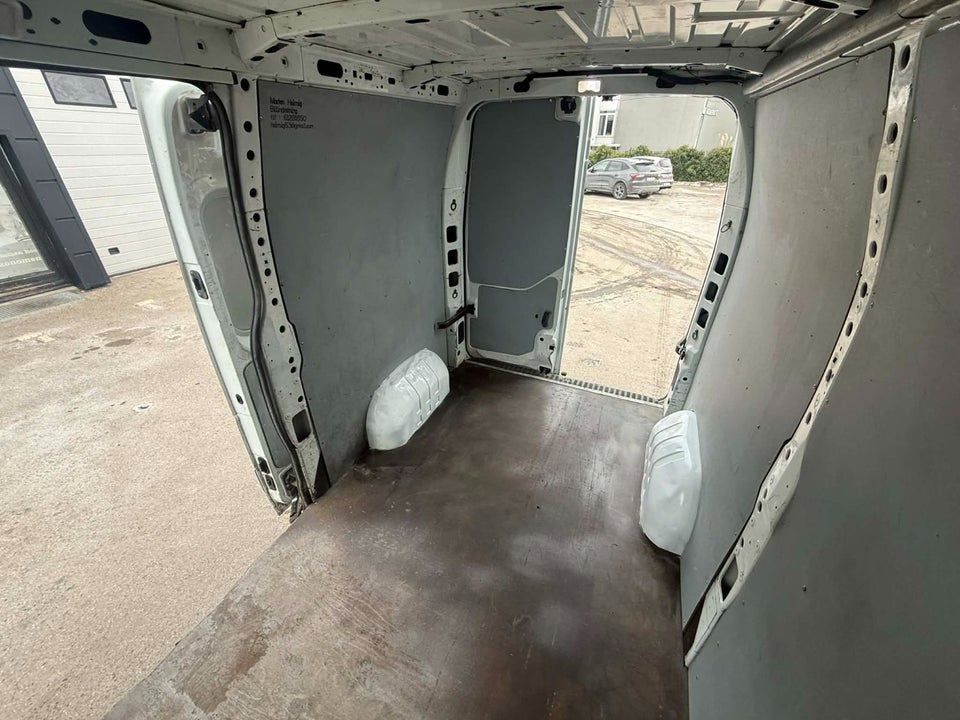 Renault Master III T33 2,3 dCi 125 L2H2 Kassevogn 4d