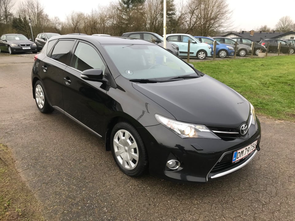 Toyota Auris 1,4 D-4D T2 Premium 5d