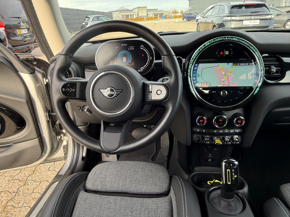 MINI Cooper SE Essential 3d