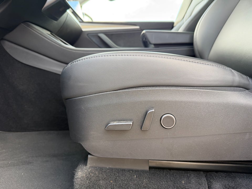 Tesla Model Y Long Range AWD 5d
