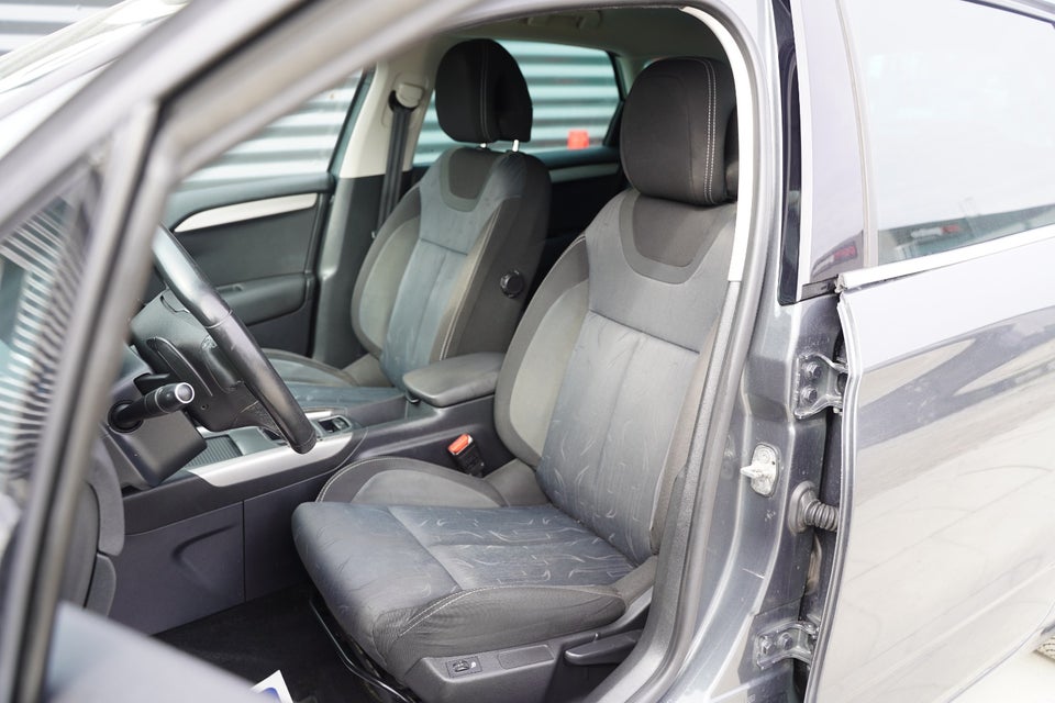 Citroën C4 1,6 e-HDi 112 Exclusive E6G 5d