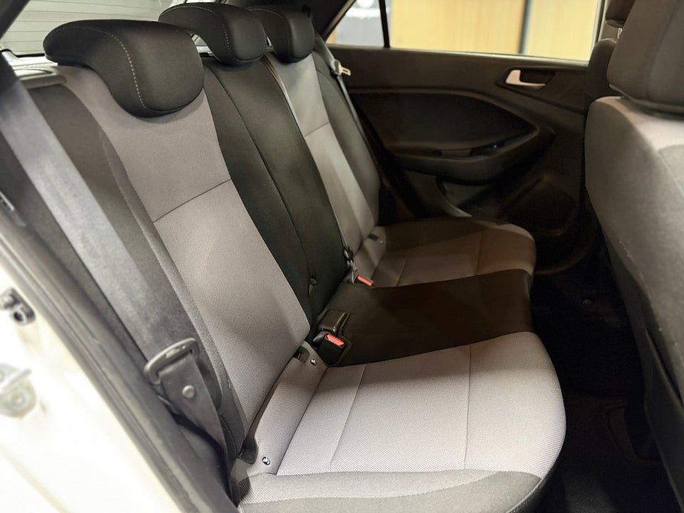 Hyundai i20 1,25 Passion 5d